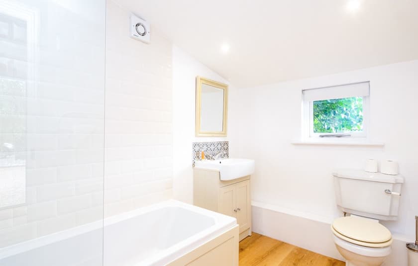 Bathroom | The Half House, Iken
