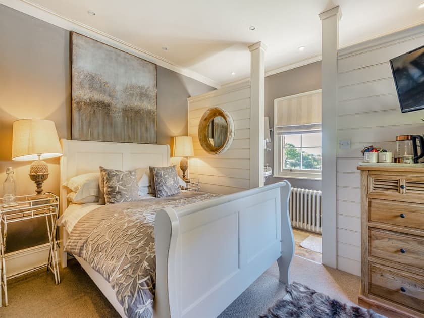 Double bedroom | Willington Lodge, Horsemans Green