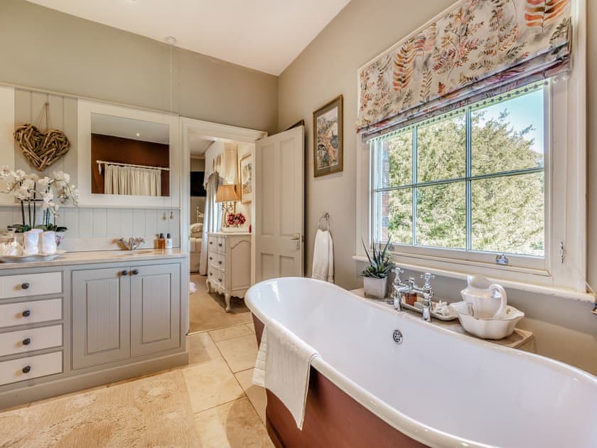Bathroom | Willington Lodge, Horsemans Green