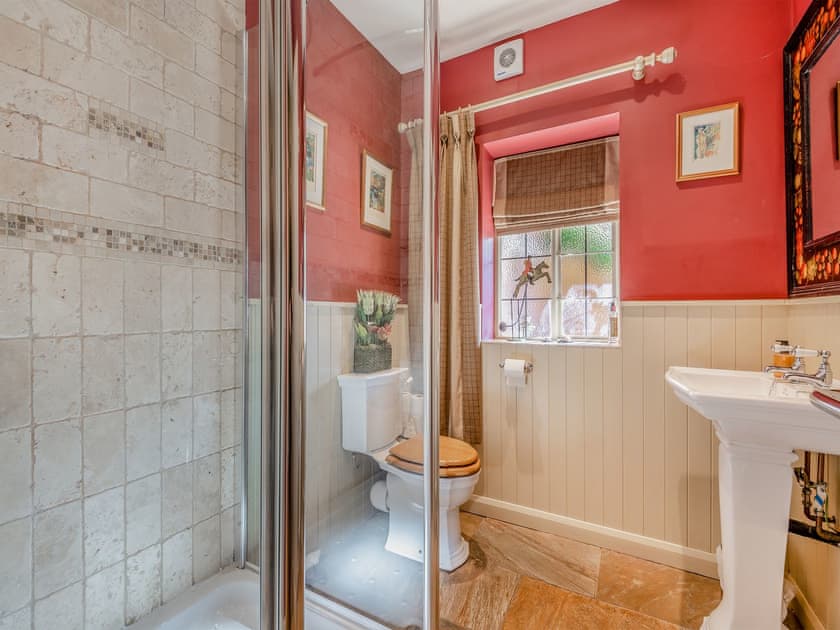 Shower room | Willington Lodge, Horsemans Green