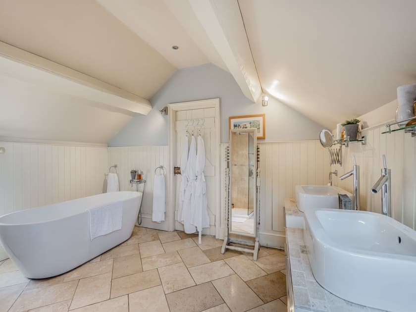Bathroom | Willington Lodge, Horsemans Green