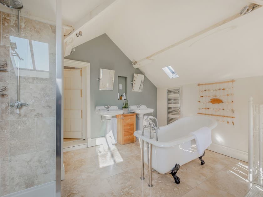 Bathroom | Willington Lodge, Horsemans Green