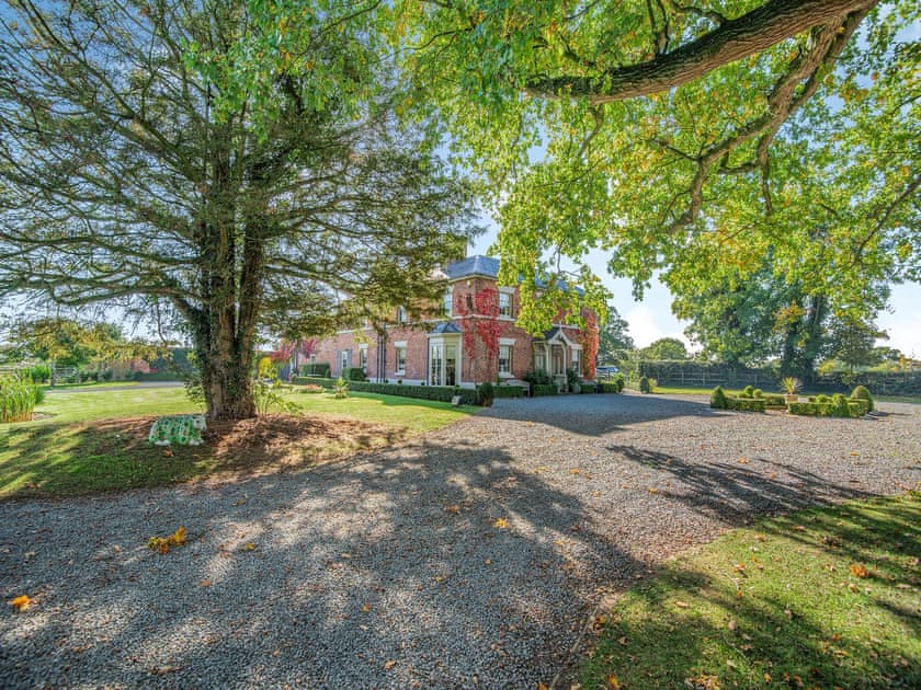 Driveway | Willington Lodge, Horsemans Green