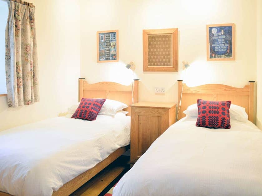 Twin bedroom | Bwthyn Rhosyn - Benar Cottages, Penmachno, near Betws-y-Coed