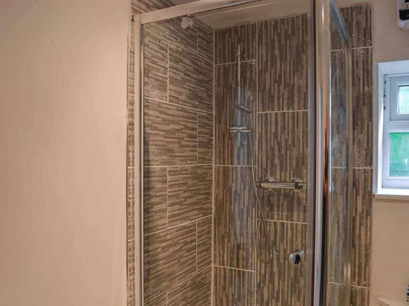 Shower room | Ella’s Apartment, Skegness