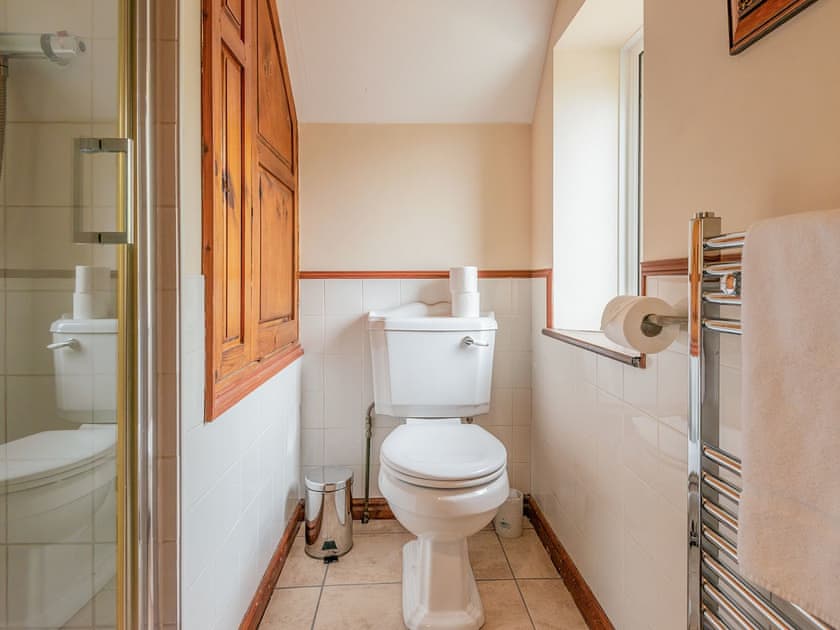 En-suite | Riverside Cottage - Bridge Cottage and Apartments, Brandon