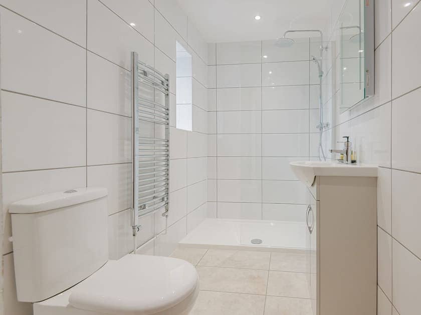 Bathroom | Riverside Cottage - Bridge Cottage and Apartments, Brandon