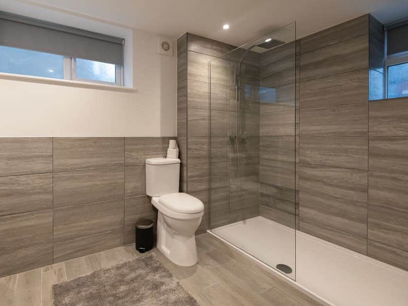 Shower room | Bridge Cottage and Apartments  - The Suffolk - Bridge Cottage and Apartments, Brandon