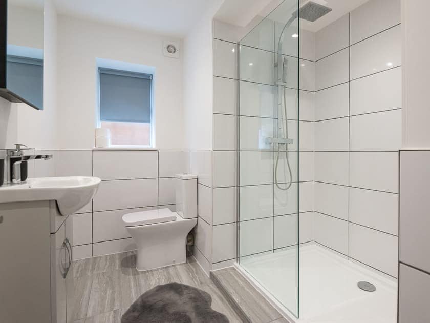 Shower room | Bridge Cottage and Apartments  - The Suffolk - Bridge Cottage and Apartments, Brandon
