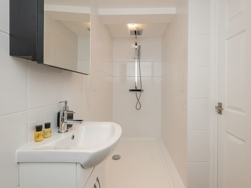 Shower room | The Norfolk - Bridge Cottage and Apartments, Brandon