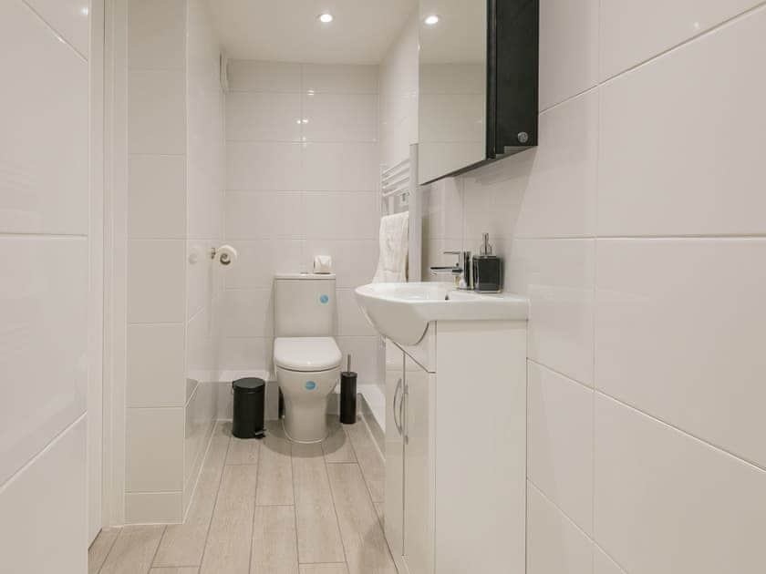 Shower room | The Norfolk - Bridge Cottage and Apartments, Brandon