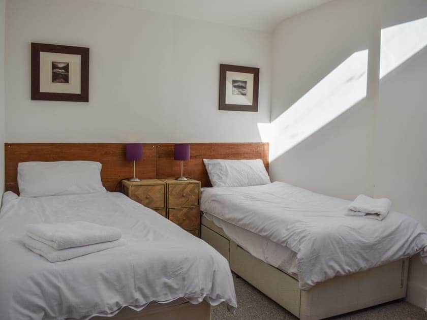 Twin bedroom | Daisybank Cottage, Crieff