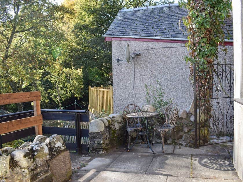Outdoor area | Daisybank Cottage, Crieff