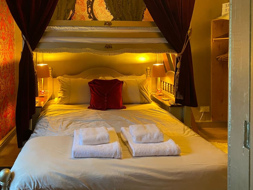 ‘Variety Show’ Bedroom, top floor, garden view. En-suite. | St Blanes House, Kilchattan Bay, near Rothesay, Isle of Bute