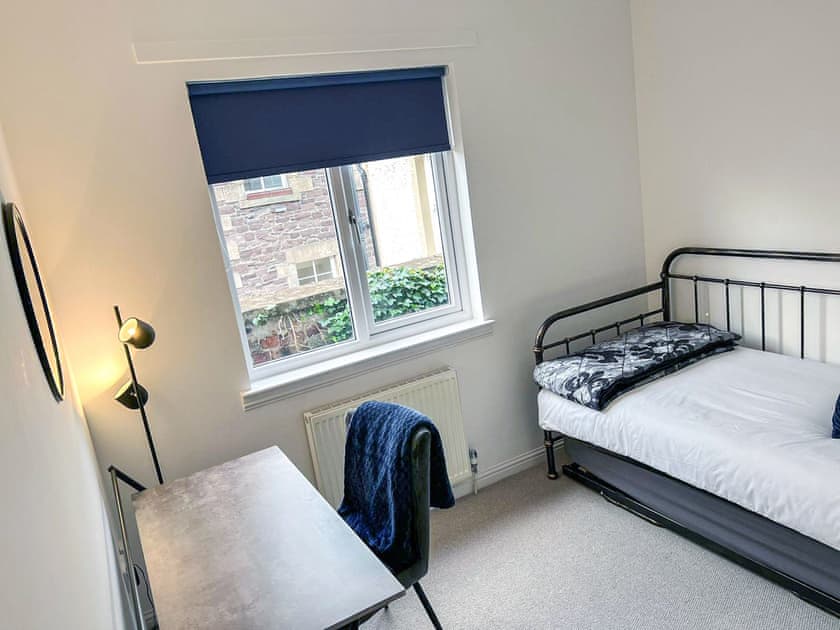 Single bedroom | Castlegate, Lanark