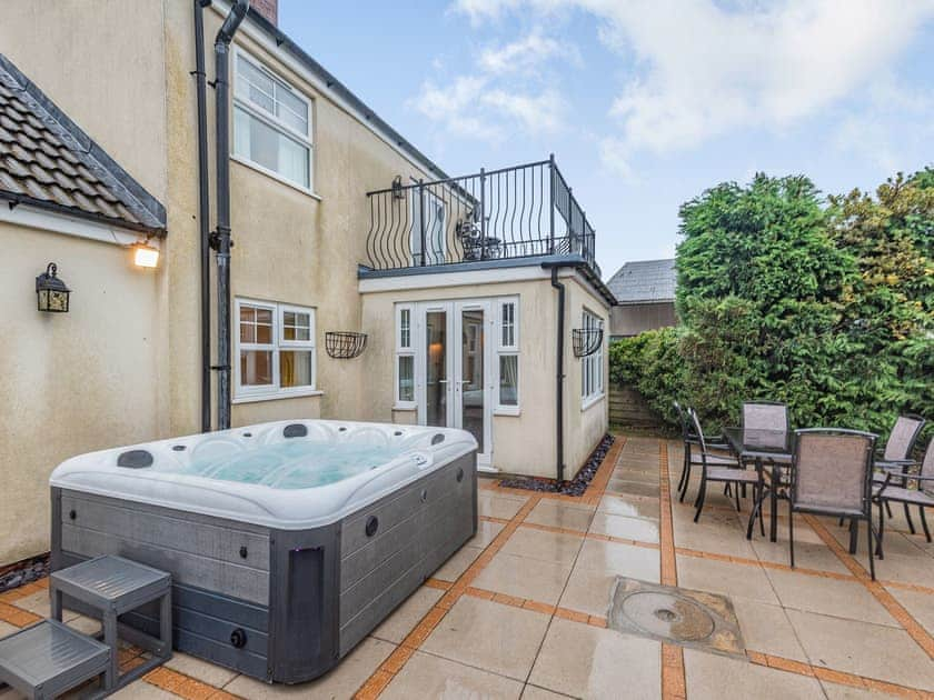 Hot tub | Nurseries Cottage, Mumby