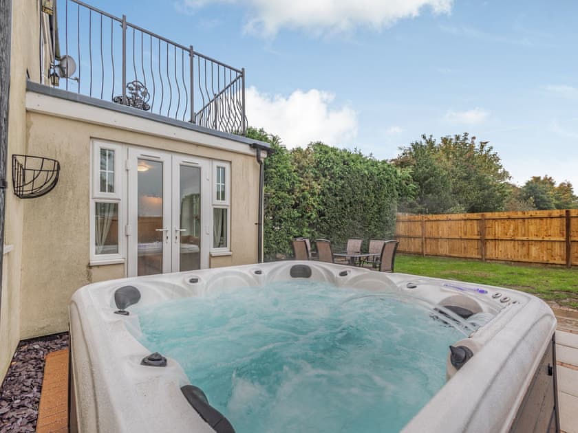 Hot tub | Nurseries Cottage, Mumby