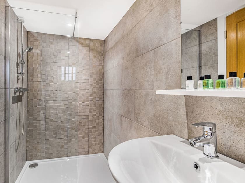 Shower room | Royal Oak Cottages- XXXB - Royal Oak Cottages, Wainfleet, near Skegness