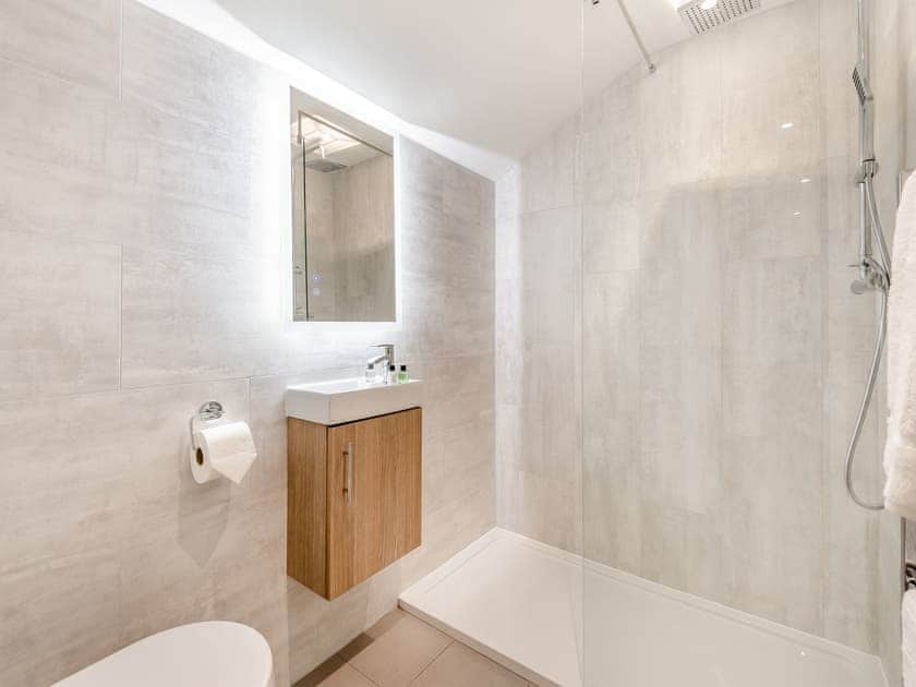 En-suite | Royal Oak Cottages- Mr George - Royal Oak Cottages, Wainfleet, near Skegness