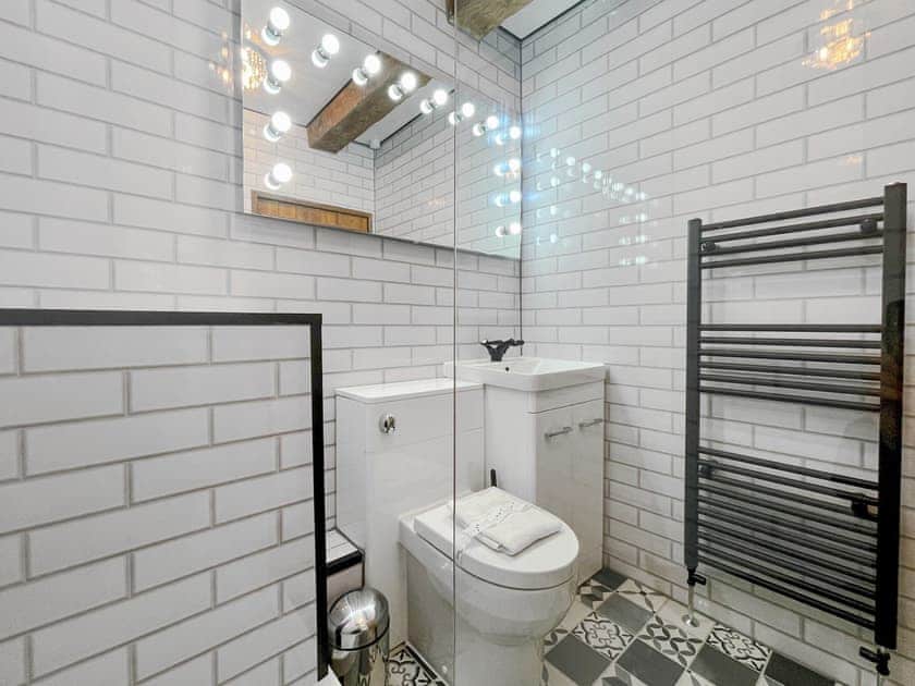 Shower room | Hartle - Harthill Hall, Alport, near Bakewell