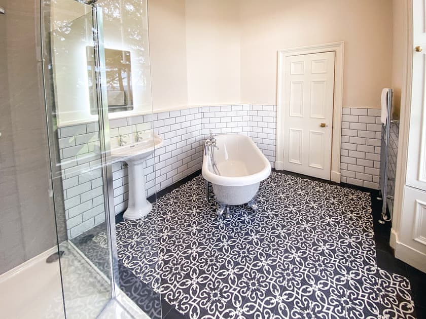 Bathroom | Lochieheads House, Auchtermuchty, near St Andrews