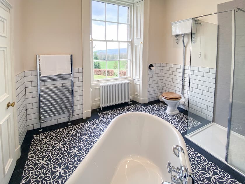 Bathroom | Lochieheads House, Auchtermuchty, near St Andrews