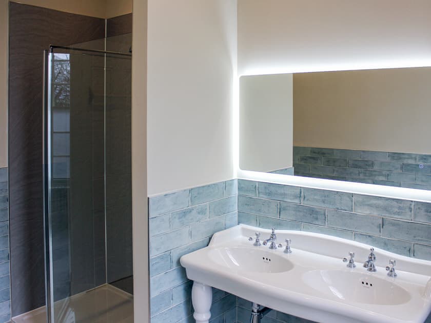 Bathroom | Lochieheads House, Auchtermuchty, near St Andrews