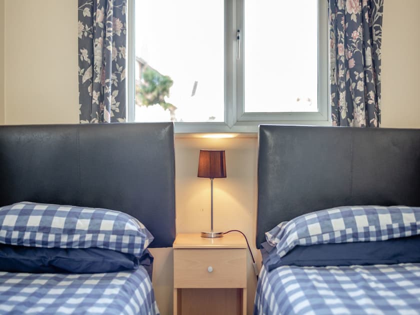 Twin bedroom | Chaucer Rise, Exmouth