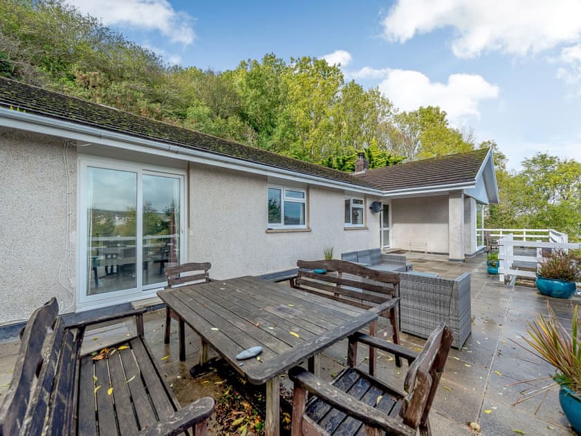 Outdoor area | Five Bays View, Aberporth