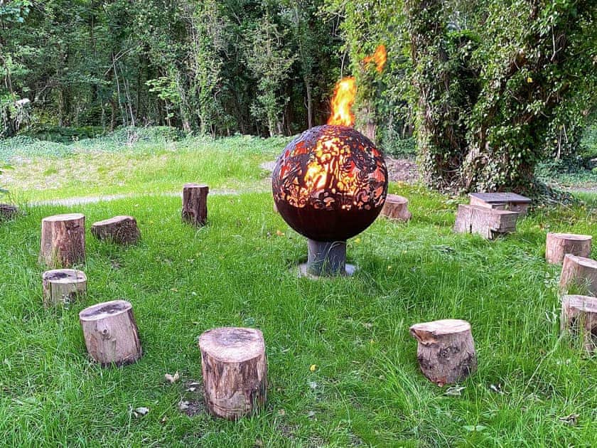 Garden and grounds | Bumblebee Cottage - Ballavolley Cottages, Ballaugh