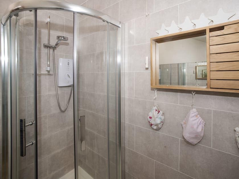 Shower room | Lawson’s Studio, Castle Bolton, near Leyburn