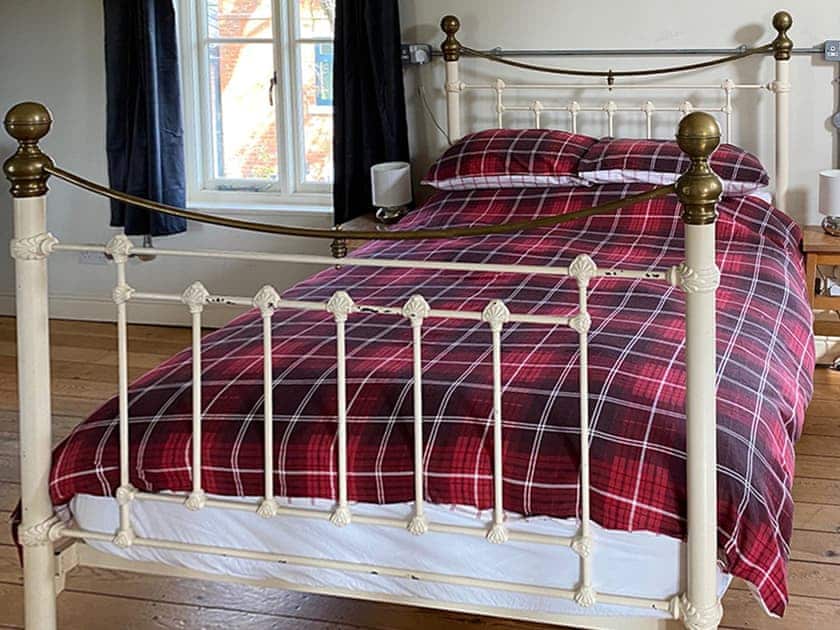 Double bedroom | Southfield Art Studio, Braunston, near Daventry