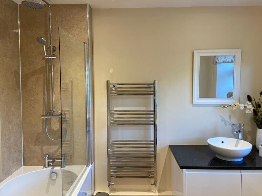 Bathroom | Hoarstone Cottage, Presteigne