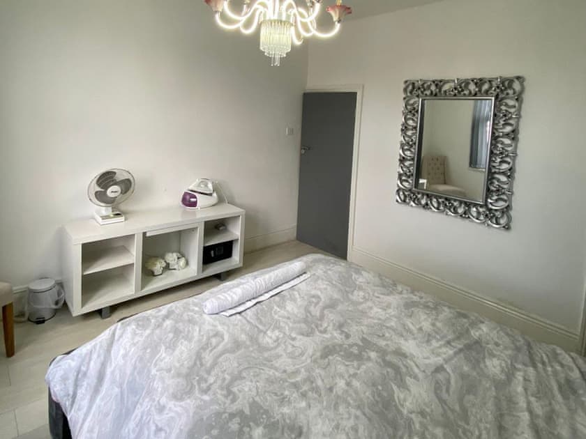 Double bedroom | New York Apartment, Sheffield