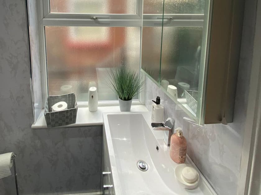 Shower room | New York Apartment, Sheffield