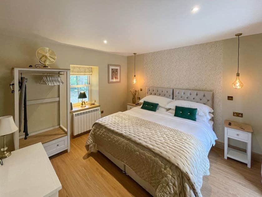 Double bedroom | Bumblebee Cottage - Ballavolley Cottages, Ballaugh