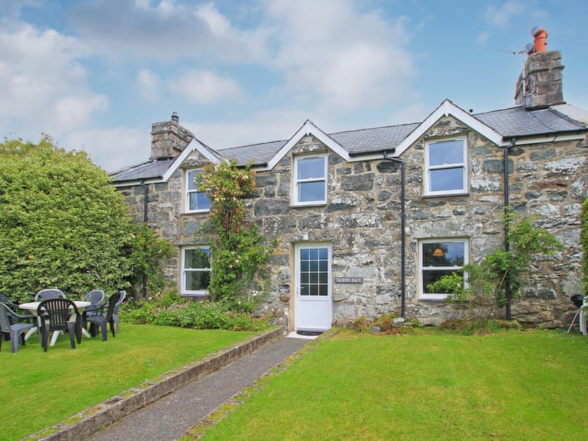 Exterior - Front Garden  | Former Farmhouse, Llanbedr