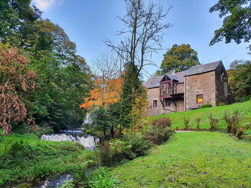 Exterior | Waterfall Retreat, Beith