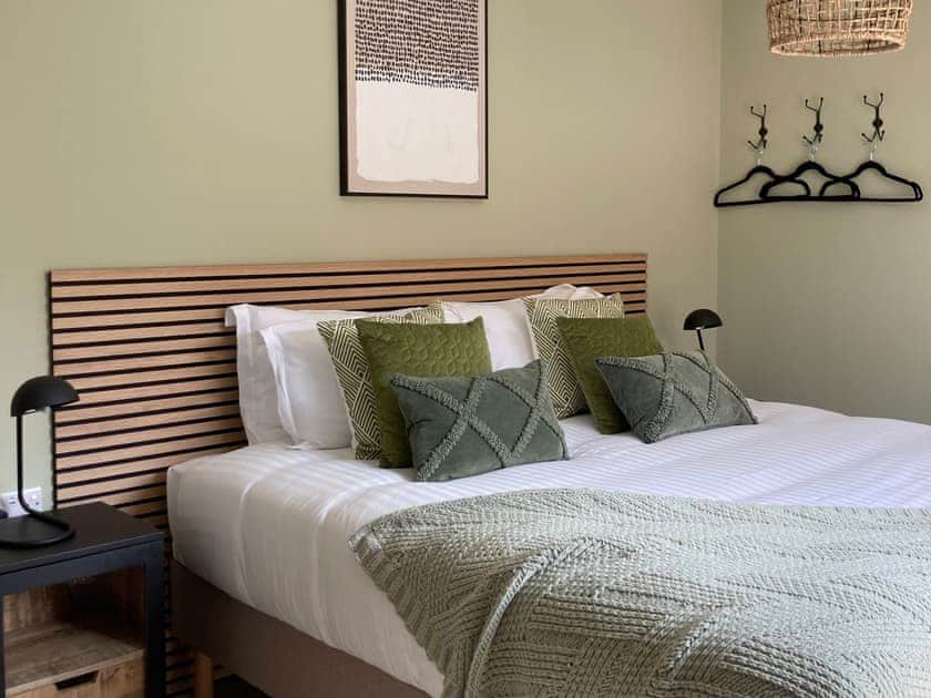 Double bedroom | Walnut House - Ashlin Farm Barns, Dunholme, near Lincoln