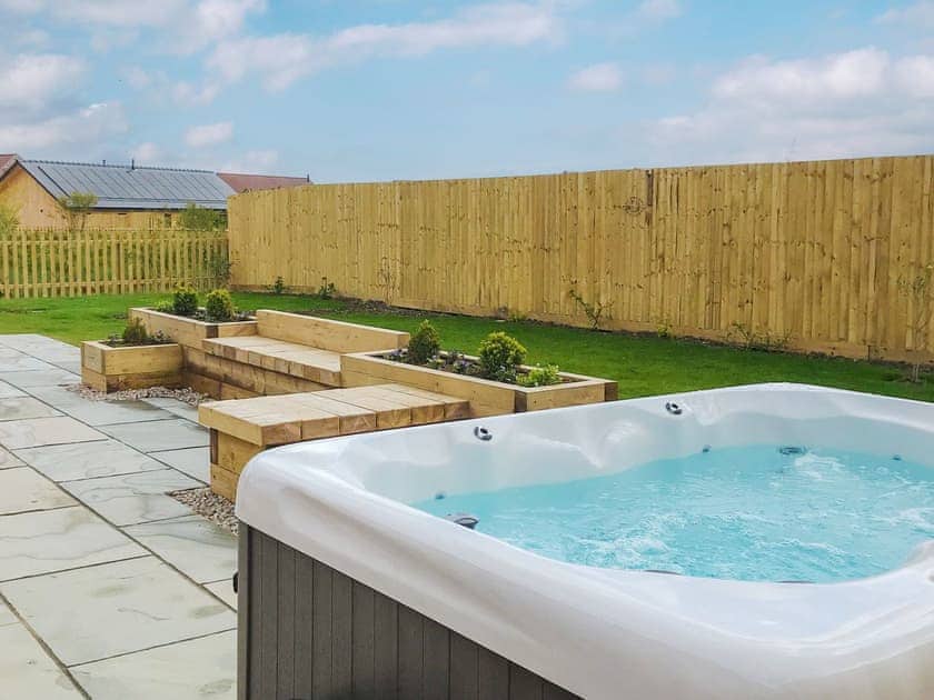 Hot tub | Dragonfly Cottage - Ashlin Farm Barns, Dunholme, near Lincoln