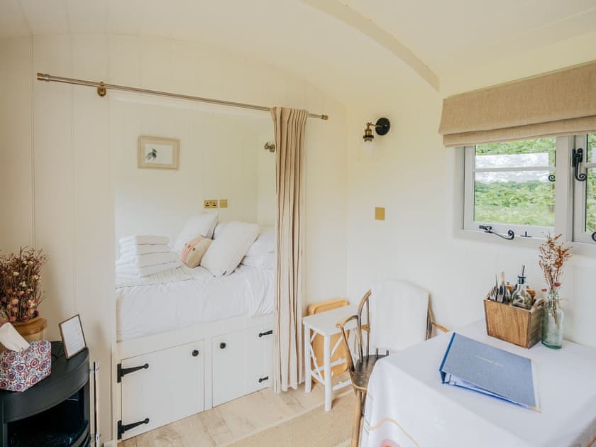 Interior | Lapwing Hut - Kingsettle Stud, Cholderton, near Salisbury