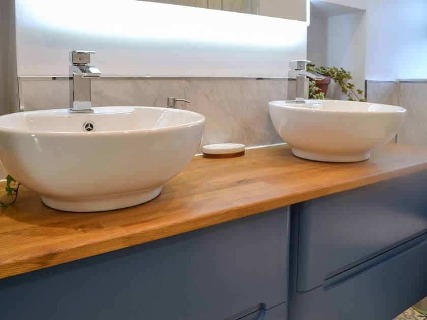 Bathroom | Primrose Cottage - Cox’s Cottages, Cromer