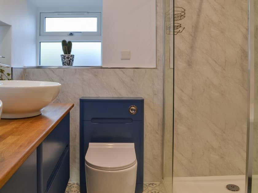 Bathroom | Primrose Cottage - Cox’s Cottages, Cromer