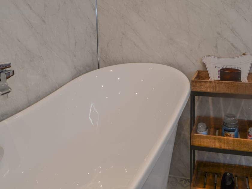 Bathroom | Primrose Cottage - Cox’s Cottages, Cromer