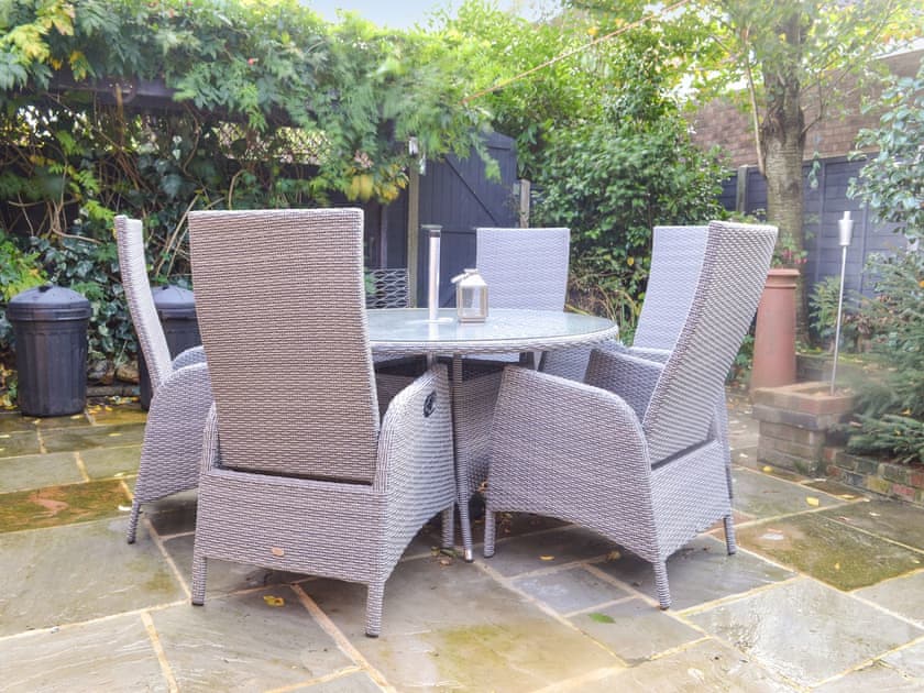 Outdoor area | Primrose Cottage - Cox’s Cottages, Cromer