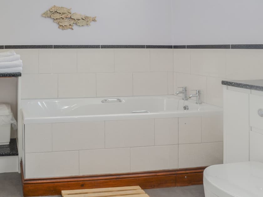 Bathroom | Rose Cottage - Cox’s Cottages, Cromer