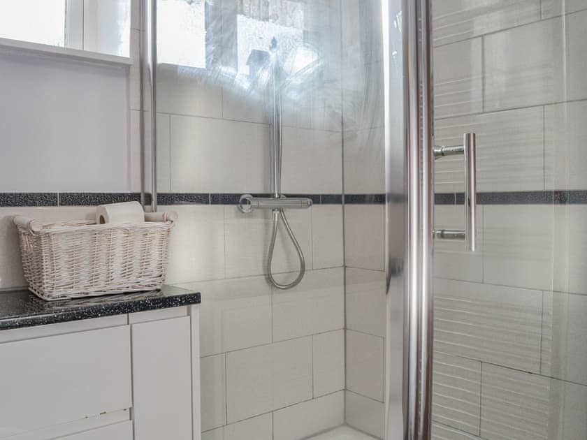 Bathroom | Rose Cottage - Cox’s Cottages, Cromer