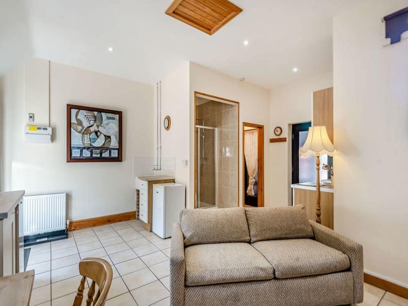 Open plan living space | The Tack Room - Poachers Hideaway, Belchford