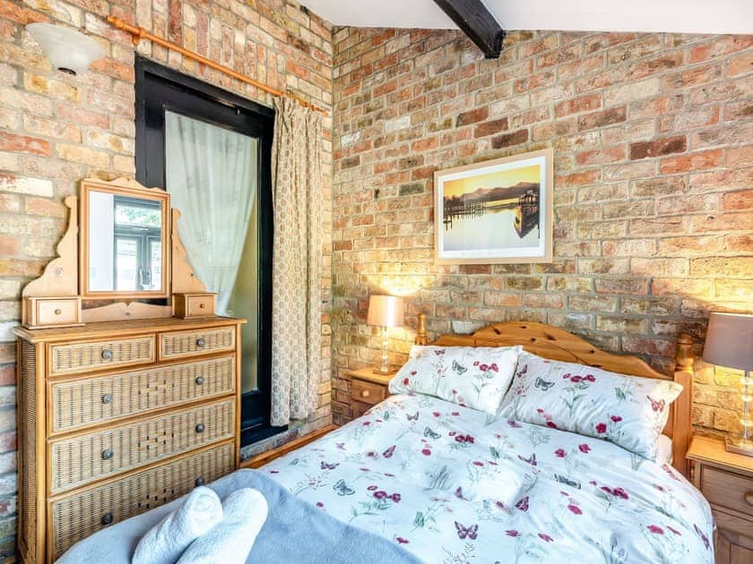 Double bedroom | The Tack Room - Poachers Hideaway, Belchford
