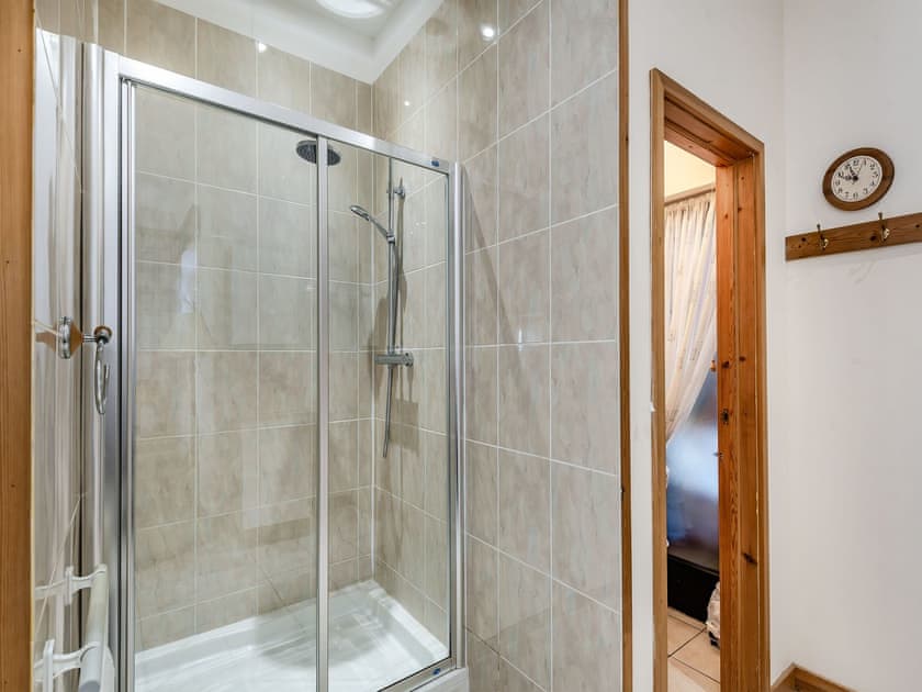 Shower room | The Tack Room - Poachers Hideaway, Belchford